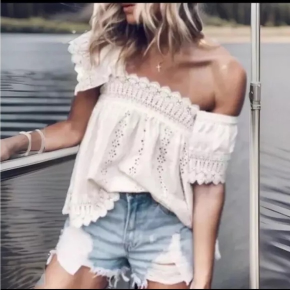 Darling Beach Scallop Lace Trim Off Shoulders Hollowed Out Designs White Top - Picture 1 of 10